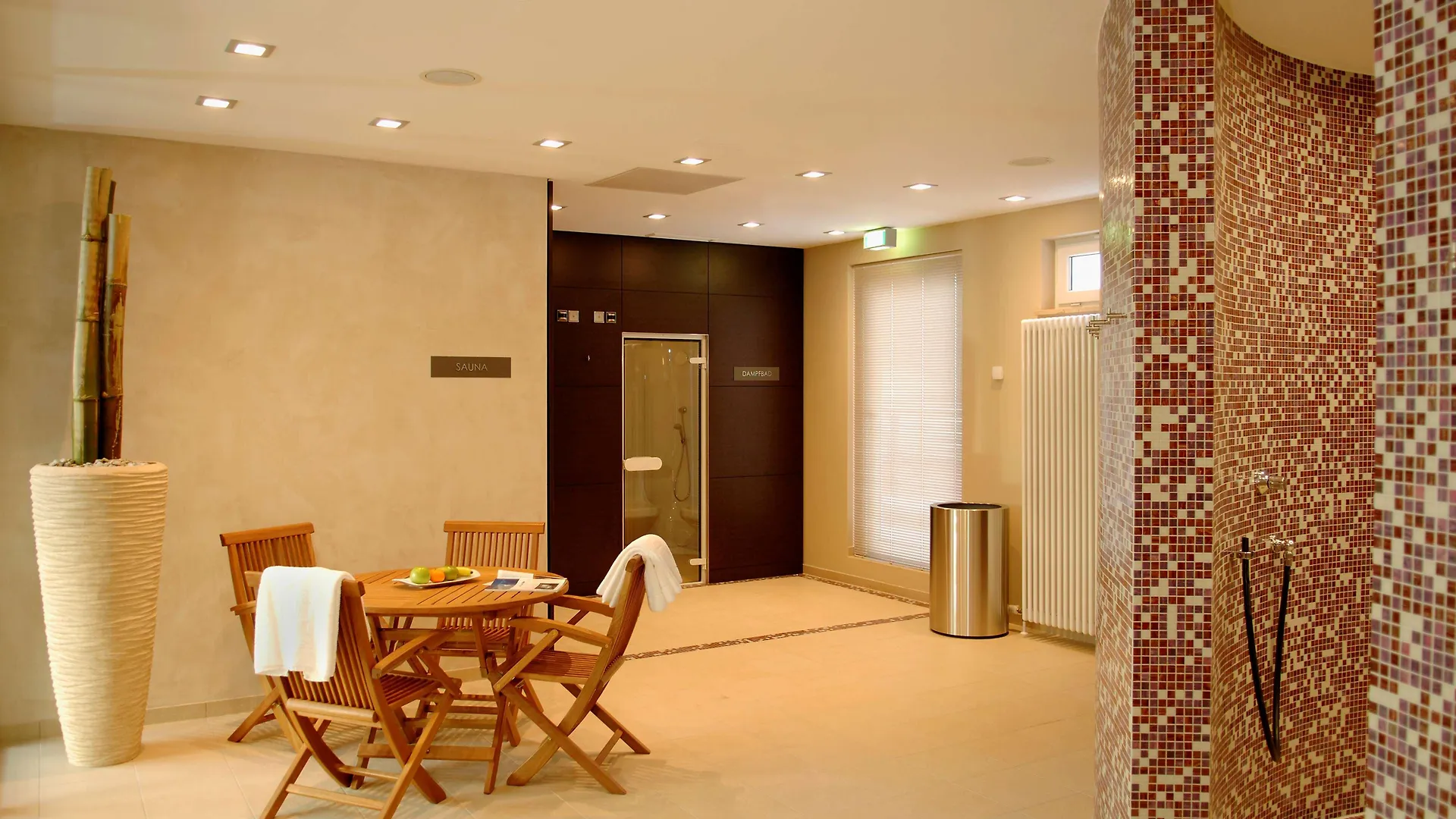 **** Hotel Nh Collection Nuernberg City Německo